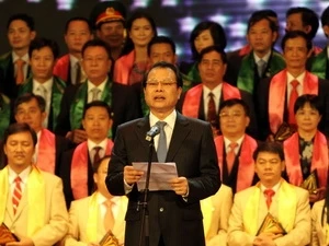 Le vice-Premier ministre Vu Van Ninh prend la parole à la cérémonie. (Source: Vietnam+)